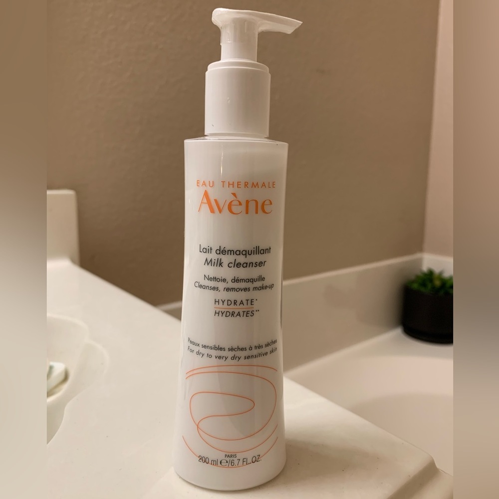 Avène Milk Cleanser - NEW UNOPENED ✨